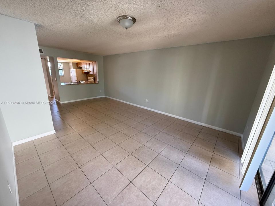 For Rent: $2,050 (2 beds, 2 baths, 956 Square Feet)