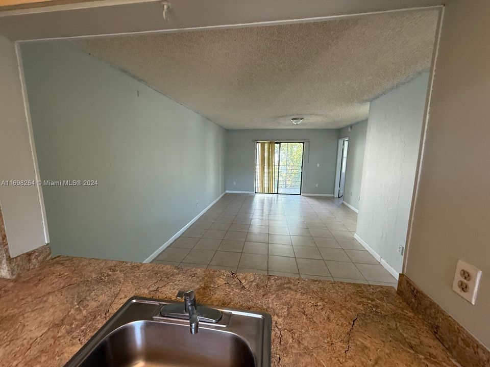 For Rent: $2,050 (2 beds, 2 baths, 956 Square Feet)