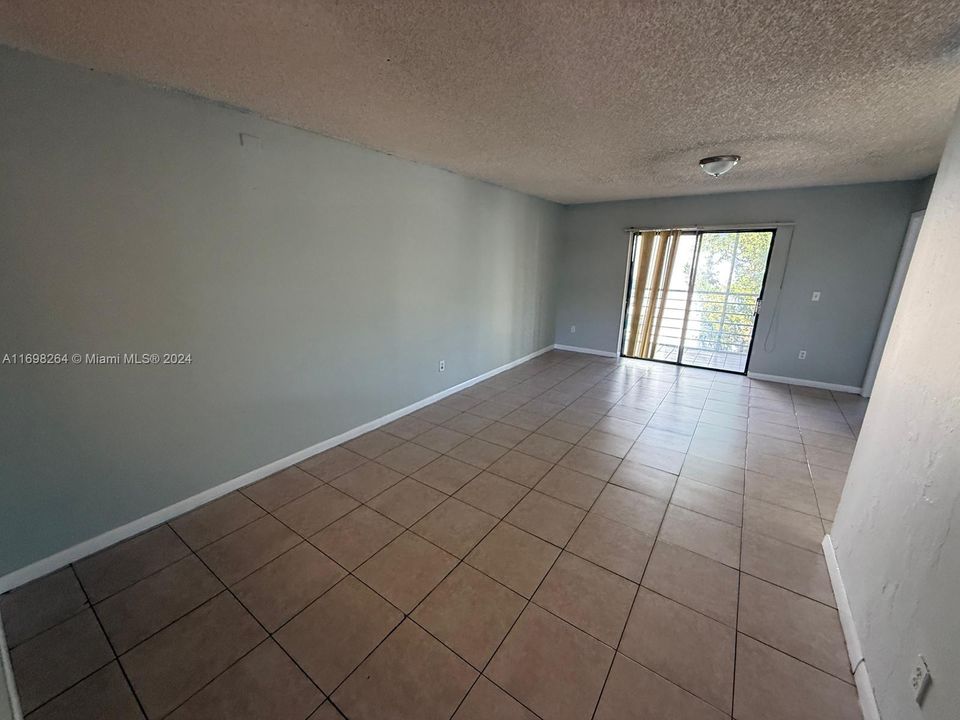 For Rent: $2,050 (2 beds, 2 baths, 956 Square Feet)