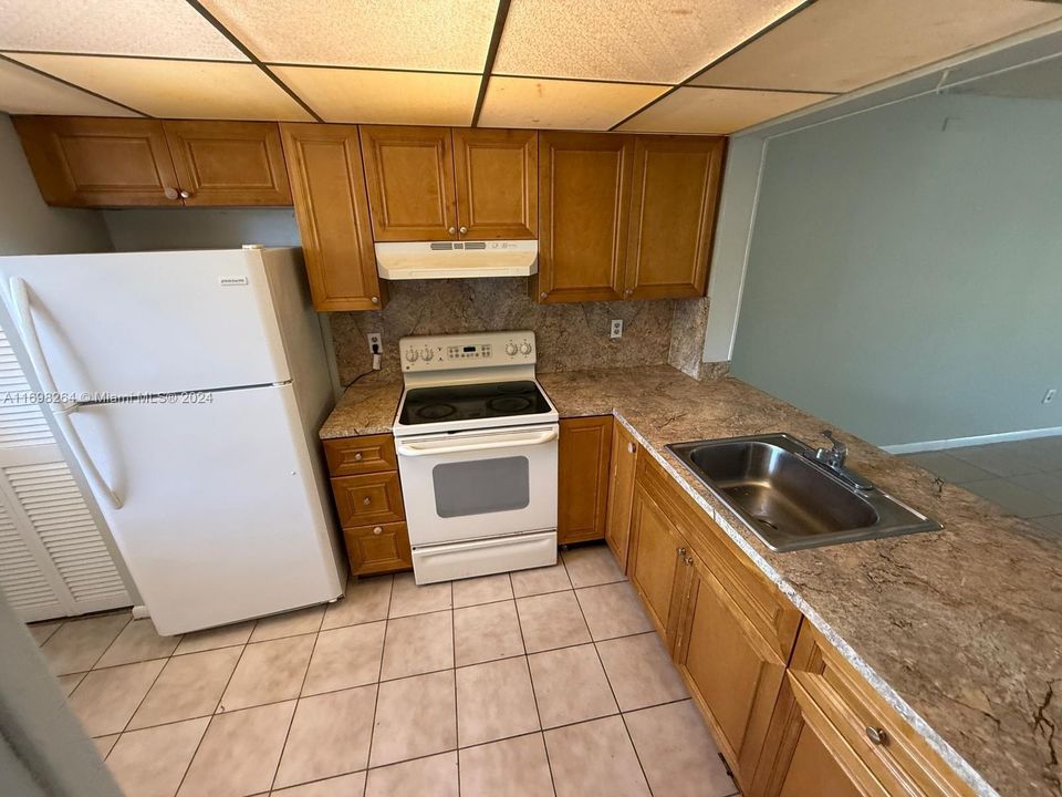 For Rent: $2,050 (2 beds, 2 baths, 956 Square Feet)