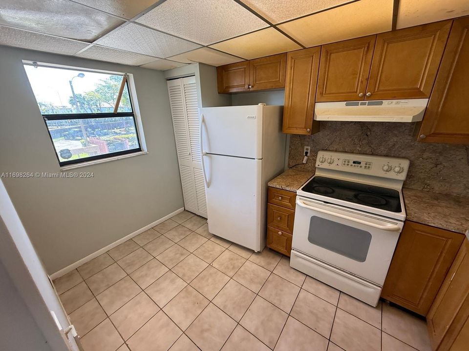 For Rent: $2,050 (2 beds, 2 baths, 956 Square Feet)