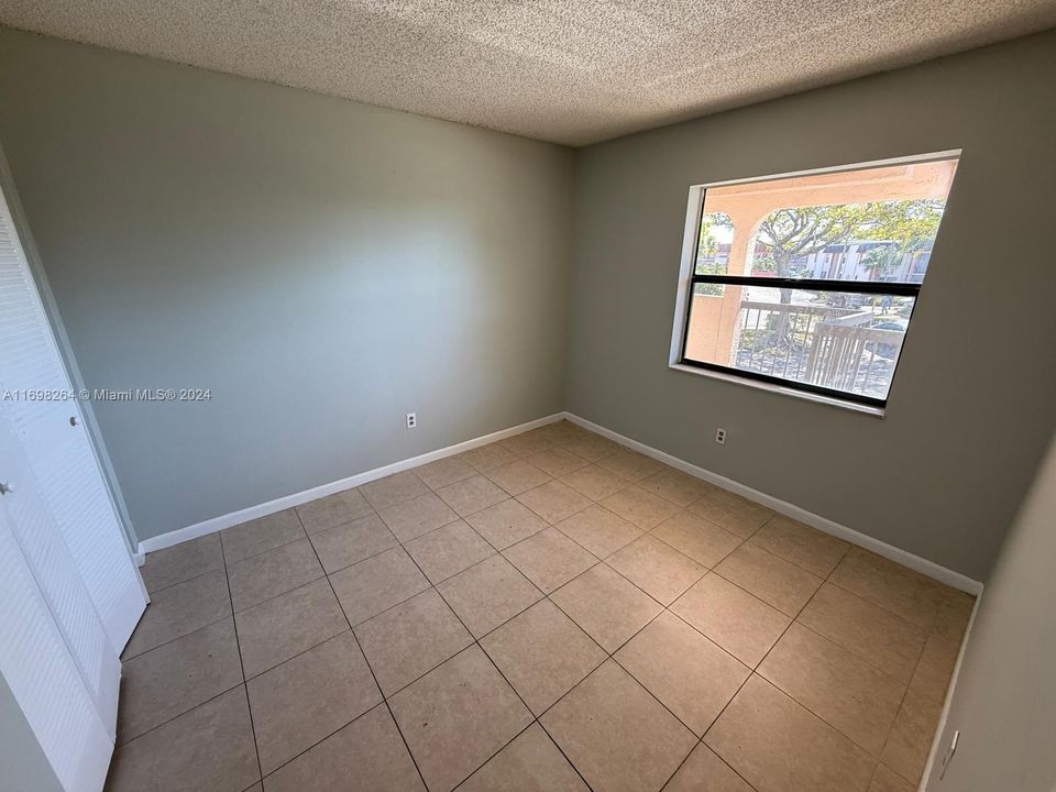 For Rent: $2,050 (2 beds, 2 baths, 956 Square Feet)