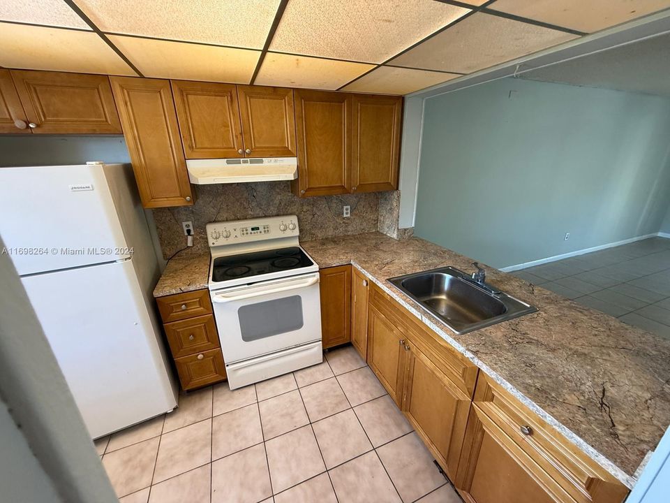 For Rent: $2,050 (2 beds, 2 baths, 956 Square Feet)