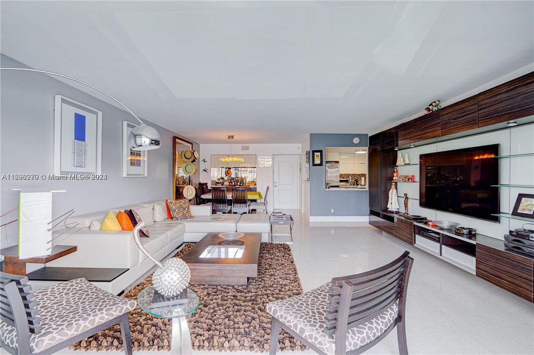 For Sale: $649,000 (2 beds, 2 baths, 1521 Square Feet)