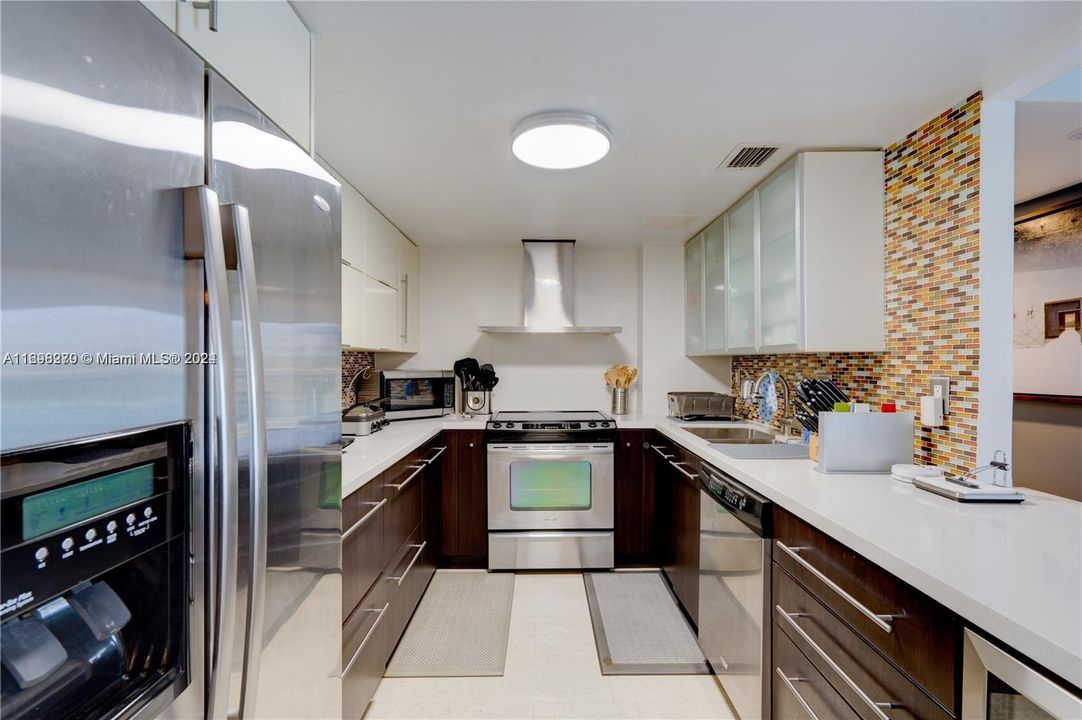 For Sale: $649,000 (2 beds, 2 baths, 1521 Square Feet)