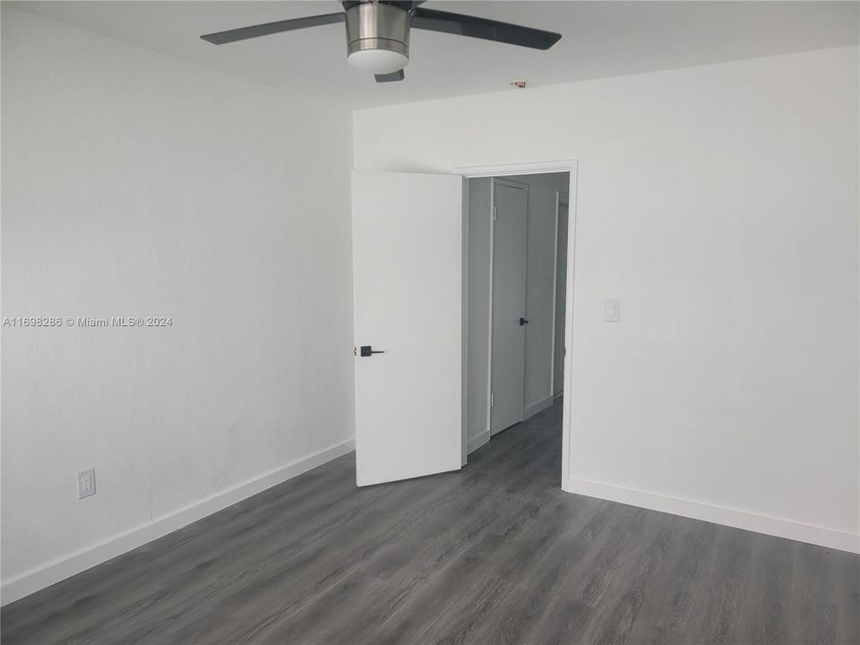 For Rent: $2,200 (1 beds, 1 baths, 950 Square Feet)