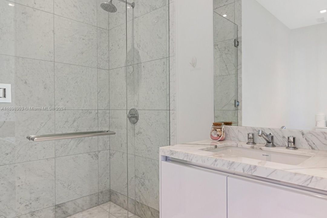 For Sale: $3,200,000 (2 beds, 2 baths, 1704 Square Feet)