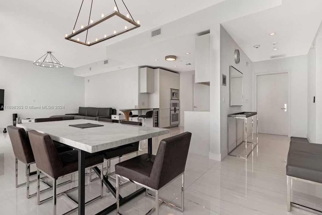 For Sale: $3,200,000 (2 beds, 2 baths, 1704 Square Feet)