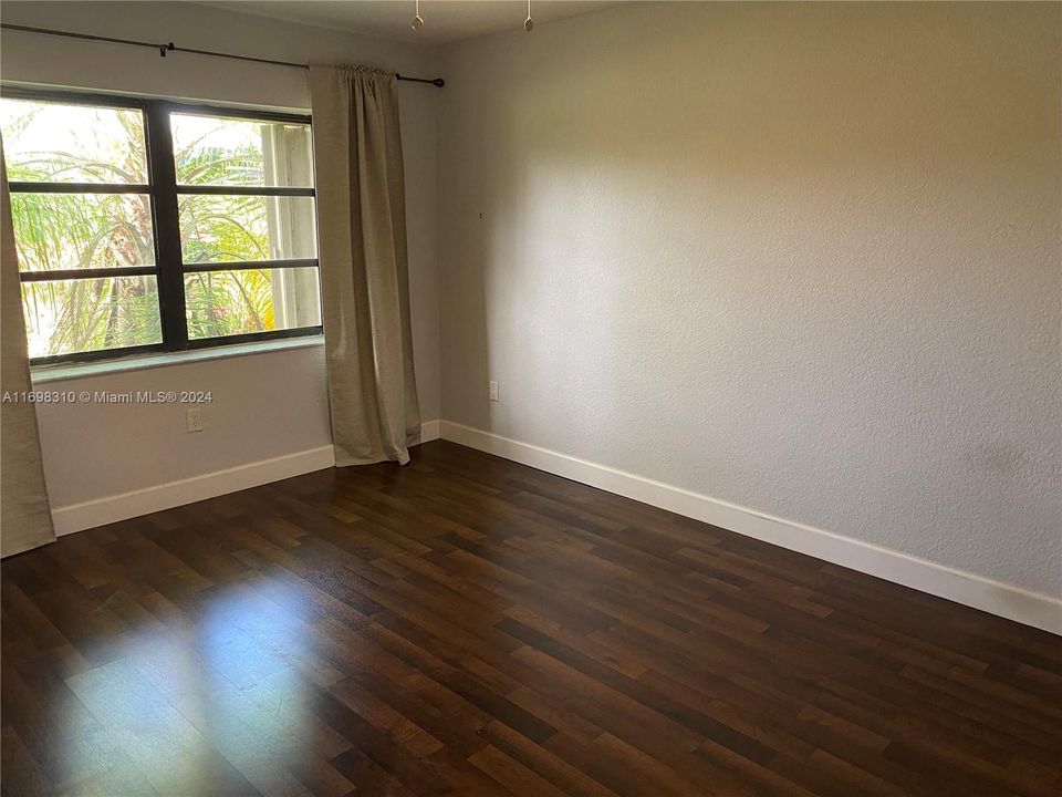 For Rent: $3,150 (3 beds, 2 baths, 1269 Square Feet)