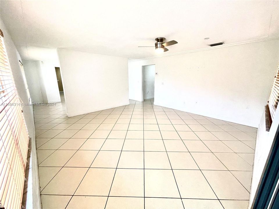 For Rent: $2,750 (2 beds, 1 baths, 2870 Square Feet)