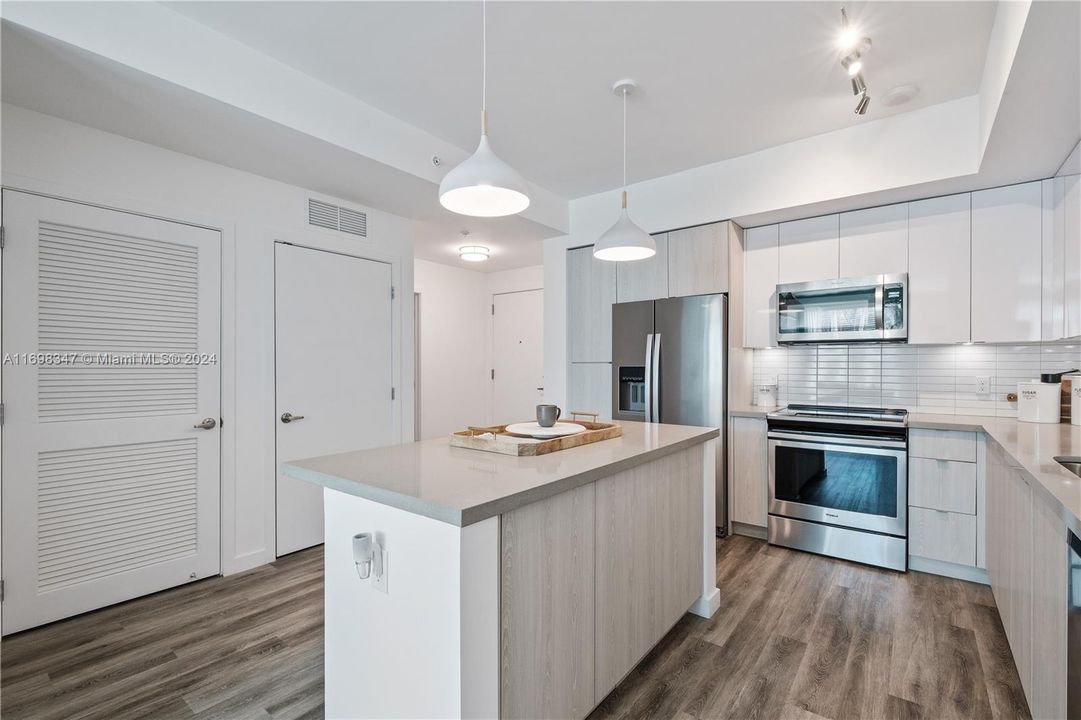 For Rent: $3,015 (2 beds, 2 baths, 1189 Square Feet)