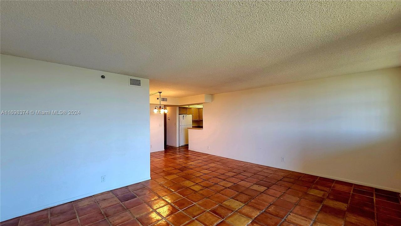 For Sale: $150,000 (1 beds, 1 baths, 900 Square Feet)