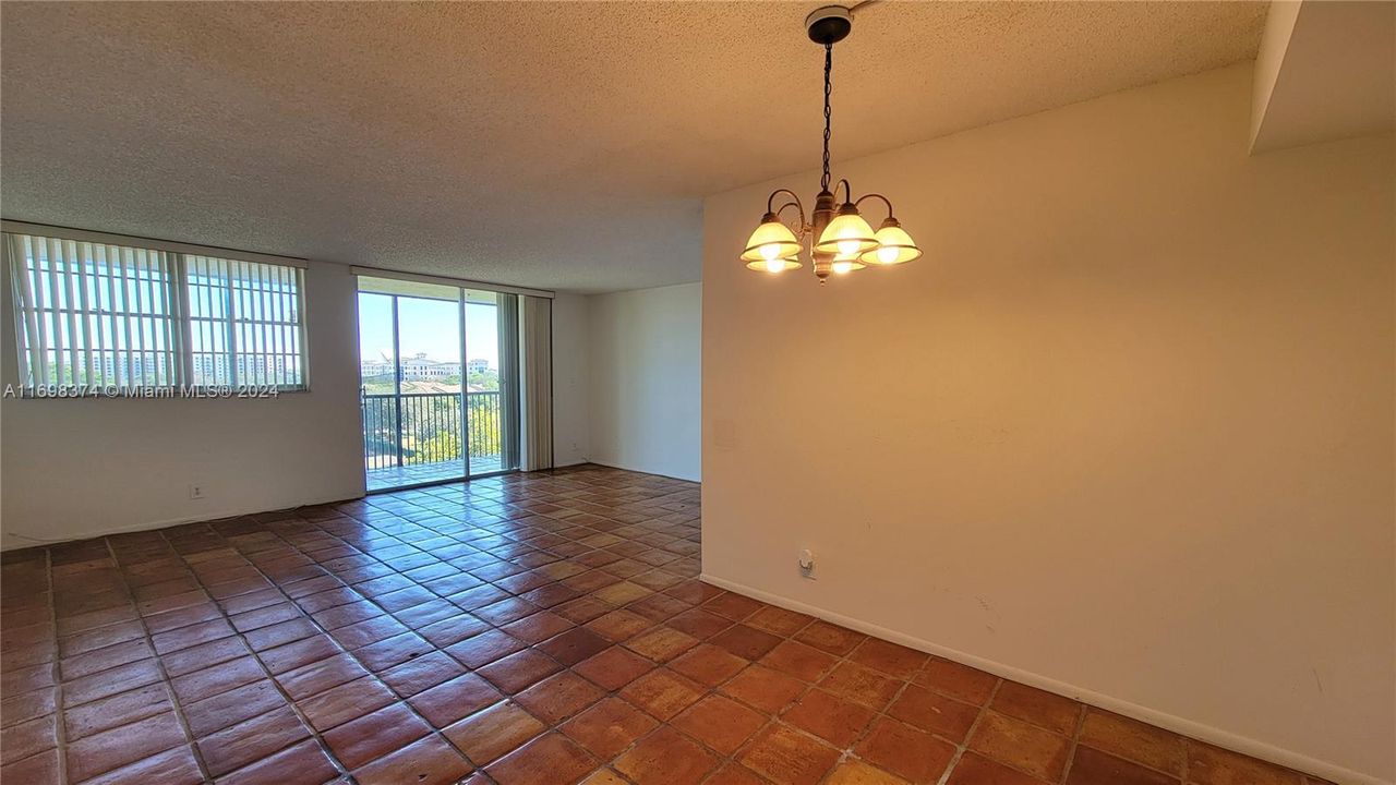 For Sale: $150,000 (1 beds, 1 baths, 900 Square Feet)