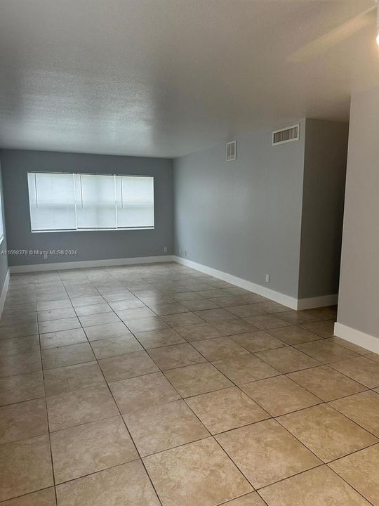 For Rent: $1,900 (2 beds, 2 baths, 950 Square Feet)