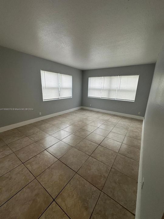 For Rent: $1,900 (2 beds, 2 baths, 950 Square Feet)