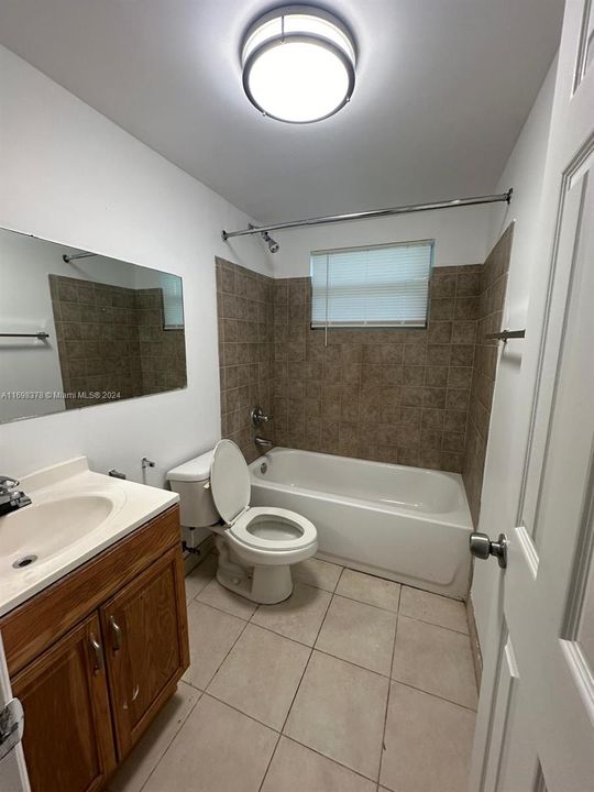 For Rent: $1,900 (2 beds, 2 baths, 950 Square Feet)