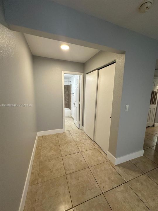 For Rent: $1,900 (2 beds, 2 baths, 950 Square Feet)