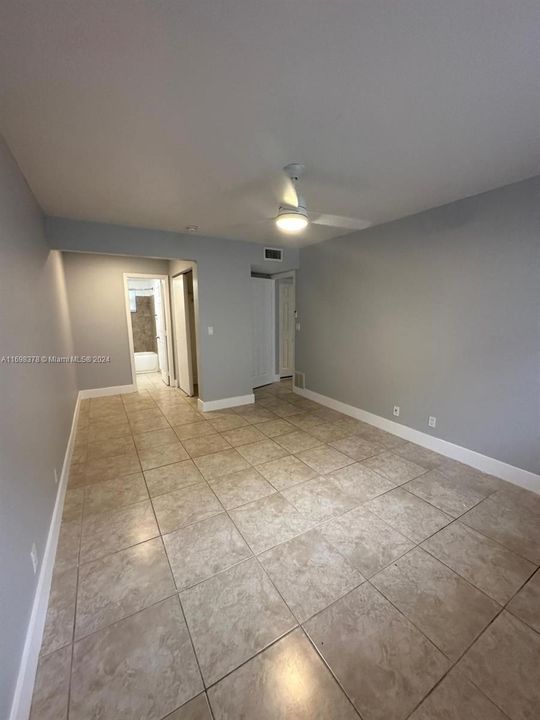 For Rent: $1,900 (2 beds, 2 baths, 950 Square Feet)