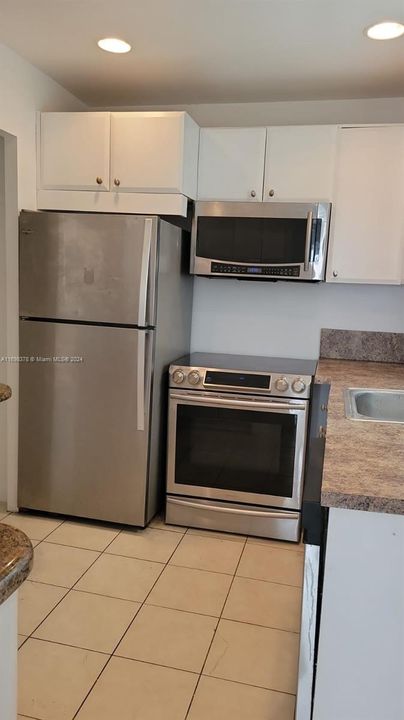 For Rent: $1,900 (2 beds, 2 baths, 950 Square Feet)