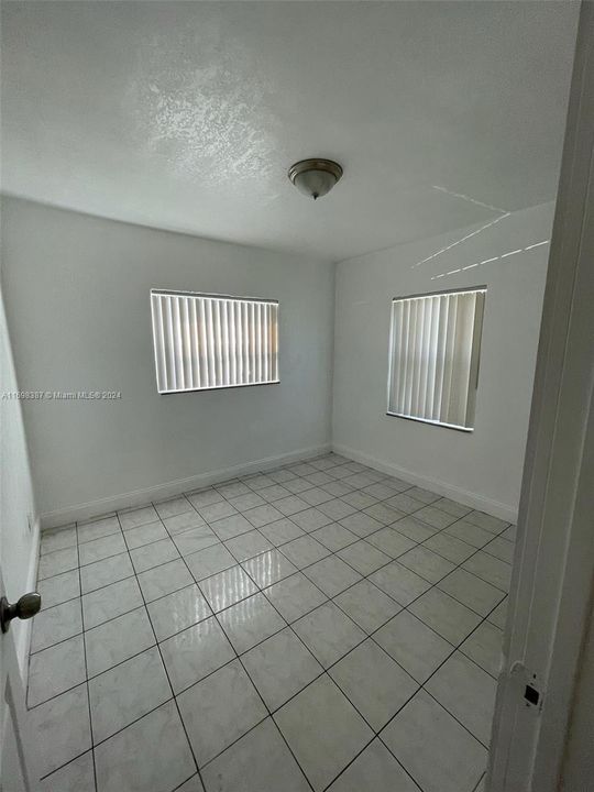 For Rent: $1,700 (2 beds, 1 baths, 1372 Square Feet)