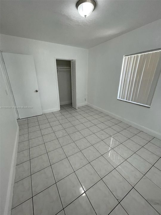 For Rent: $1,700 (2 beds, 1 baths, 1372 Square Feet)