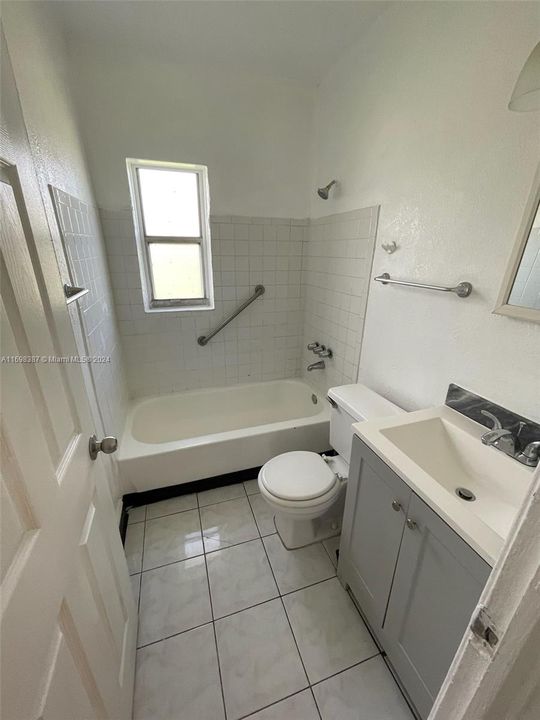 For Rent: $1,700 (2 beds, 1 baths, 1372 Square Feet)