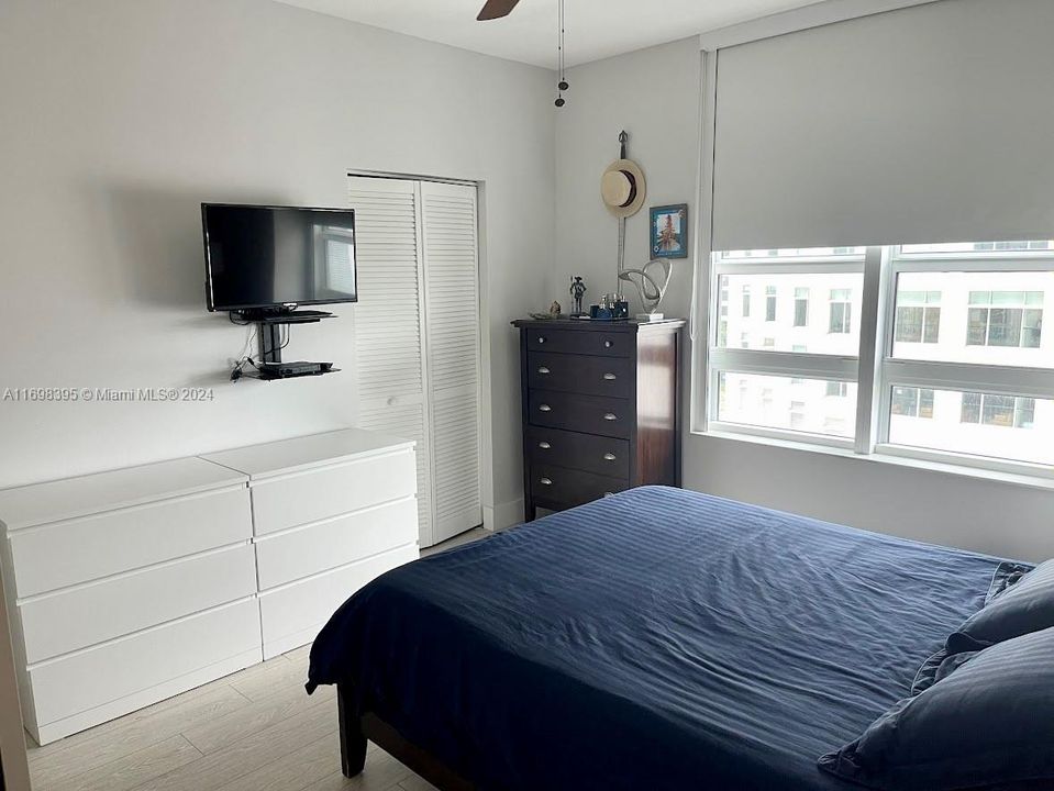 For Sale: $449,000 (1 beds, 1 baths, 692 Square Feet)