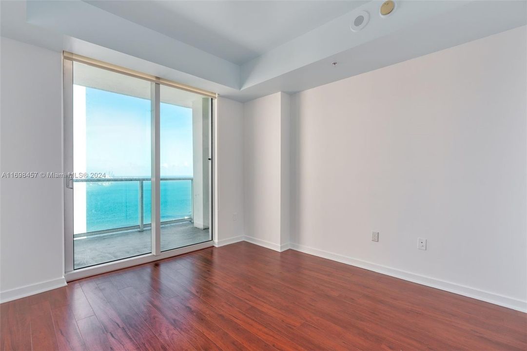 For Sale: $645,000 (2 beds, 2 baths, 1006 Square Feet)