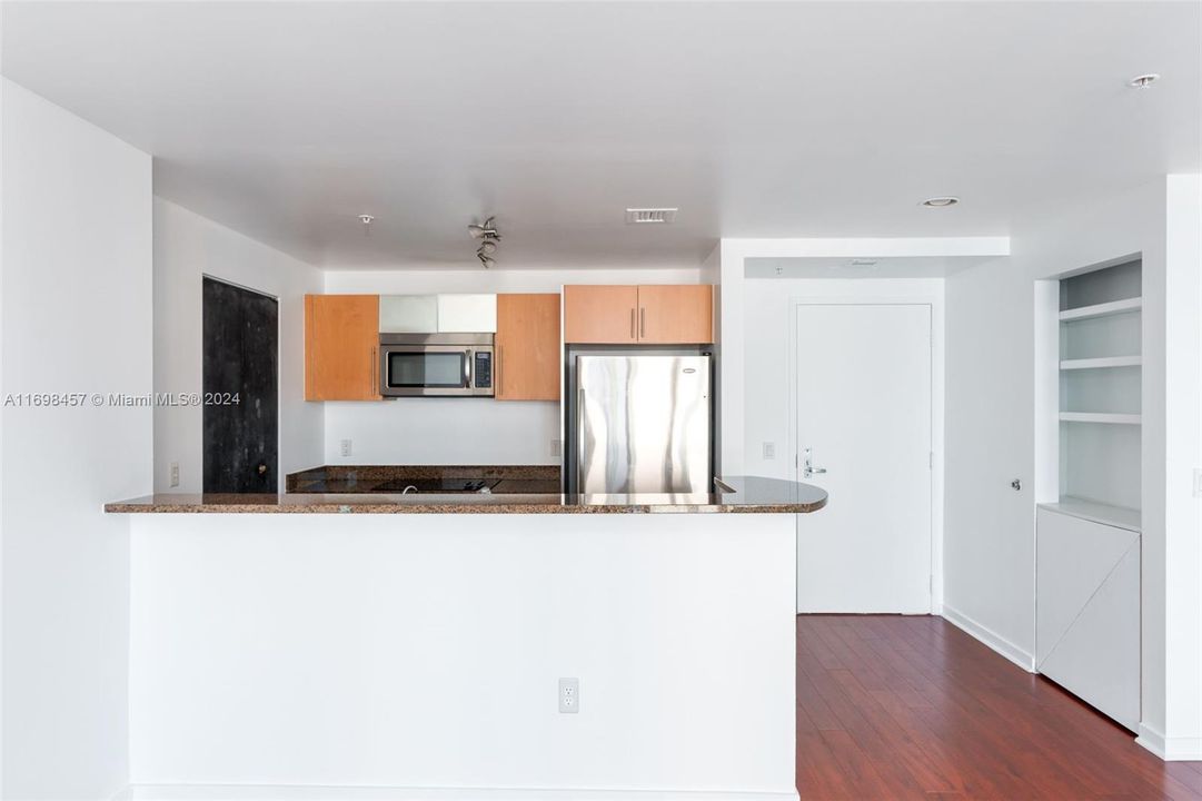 For Sale: $645,000 (2 beds, 2 baths, 1006 Square Feet)