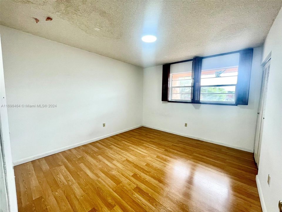 For Rent: $2,200 (2 beds, 1 baths, 1114 Square Feet)