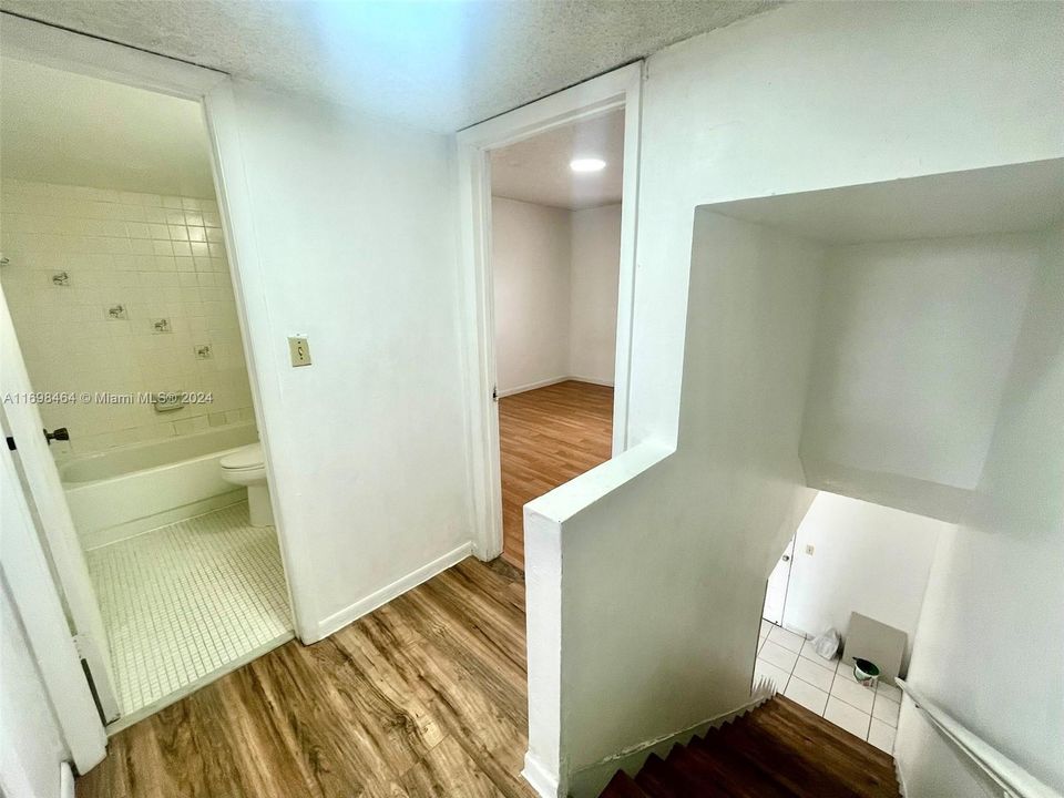 For Rent: $2,200 (2 beds, 1 baths, 1114 Square Feet)