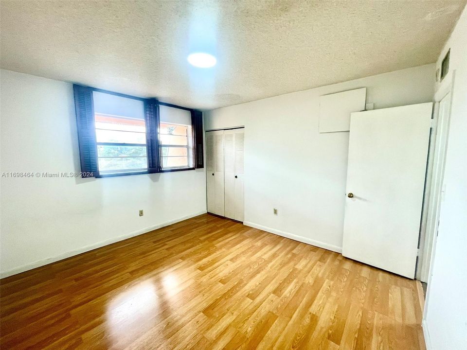 For Rent: $2,200 (2 beds, 1 baths, 1114 Square Feet)