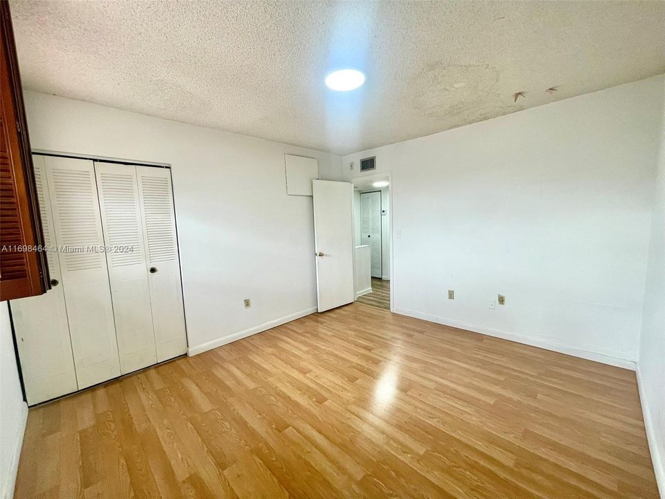 For Rent: $2,200 (2 beds, 1 baths, 1114 Square Feet)