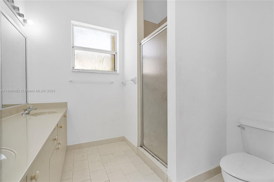 For Rent: $3,200 (3 beds, 2 baths, 1687 Square Feet)