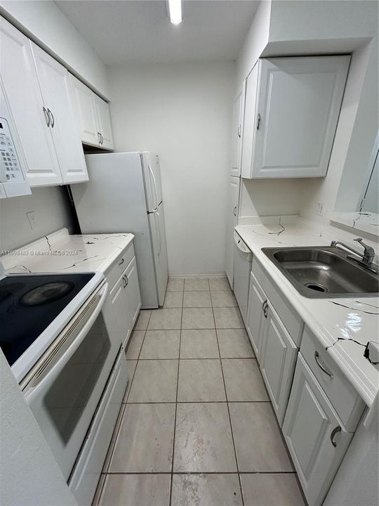 For Rent: $2,300 (2 beds, 2 baths, 1100 Square Feet)