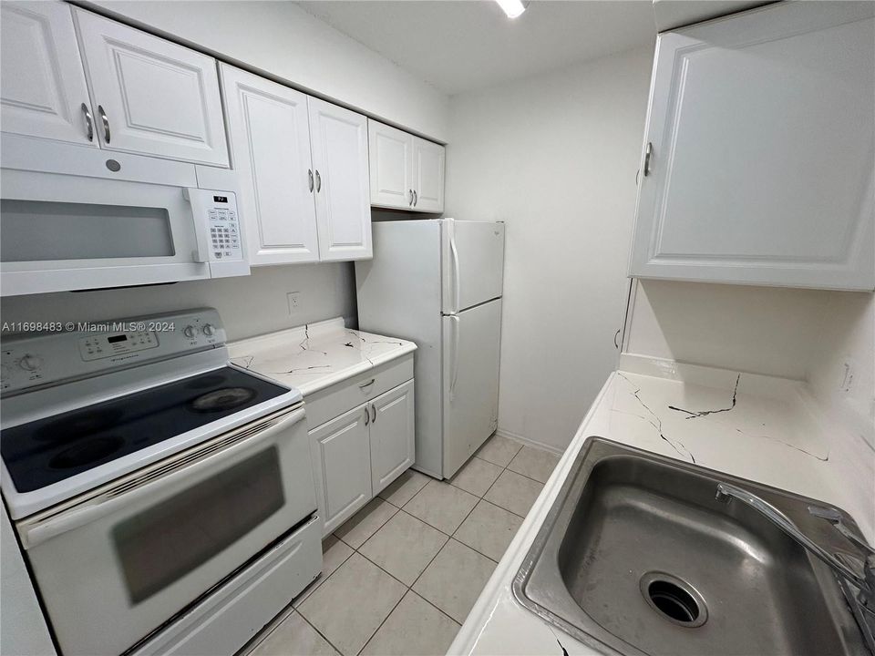 For Rent: $2,300 (2 beds, 2 baths, 1100 Square Feet)