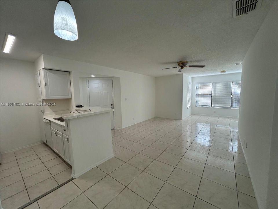 For Rent: $2,300 (2 beds, 2 baths, 1100 Square Feet)