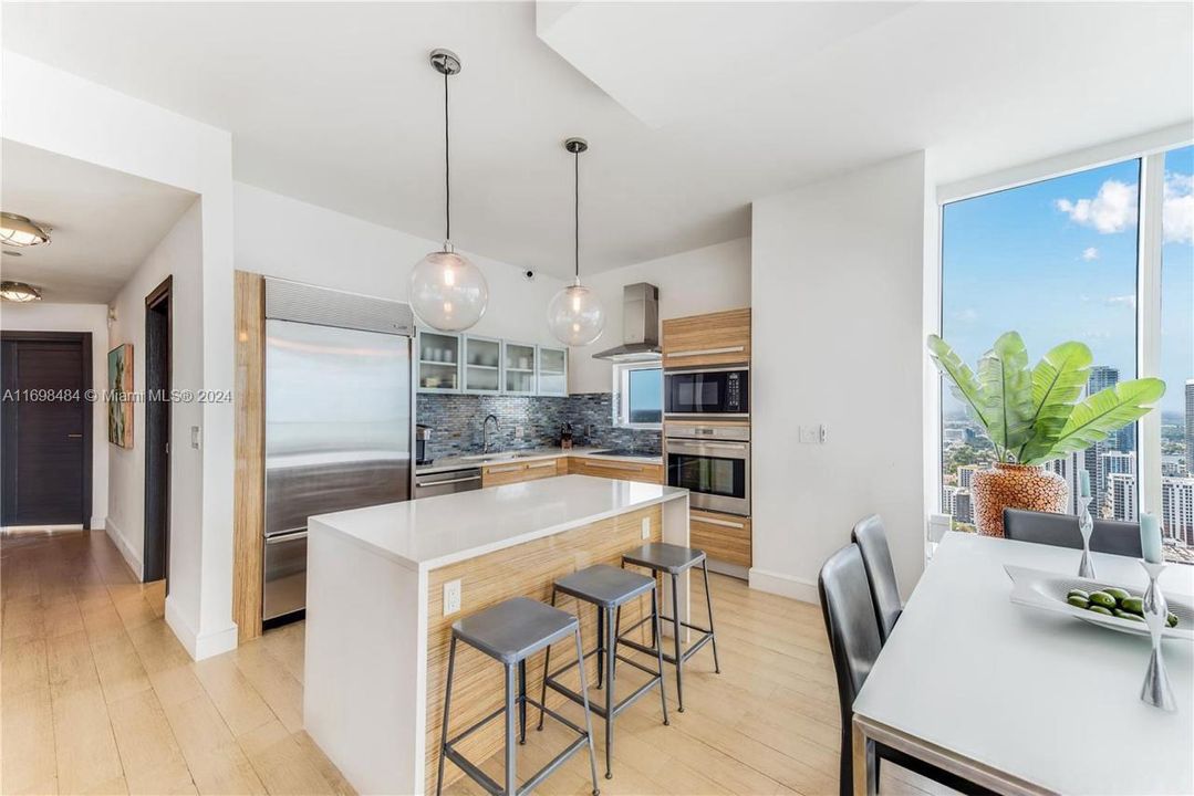 For Sale: $1,638,000 (2 beds, 2 baths, 1588 Square Feet)