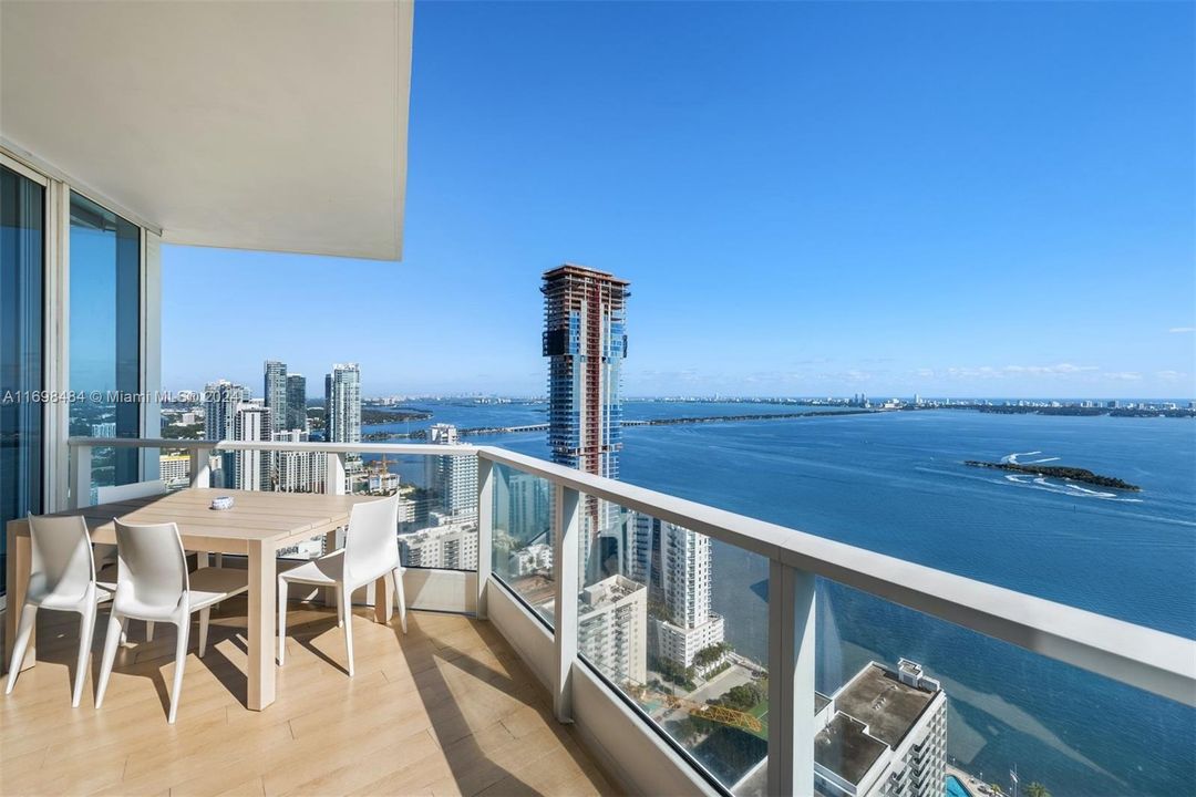 For Sale: $1,638,000 (2 beds, 2 baths, 1588 Square Feet)