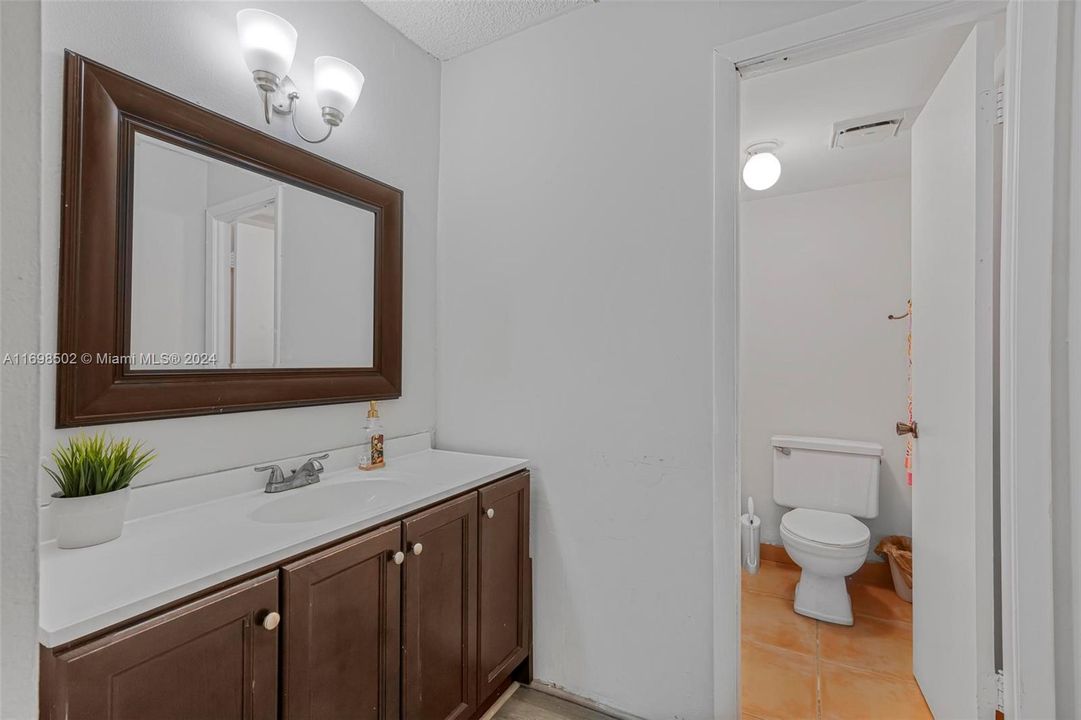 For Sale: $220,000 (2 beds, 2 baths, 1054 Square Feet)