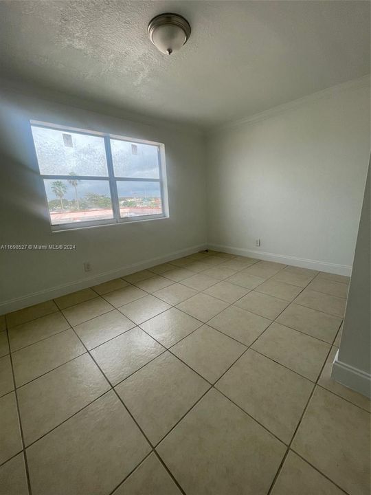 For Sale: $255,000 (2 beds, 1 baths, 775 Square Feet)