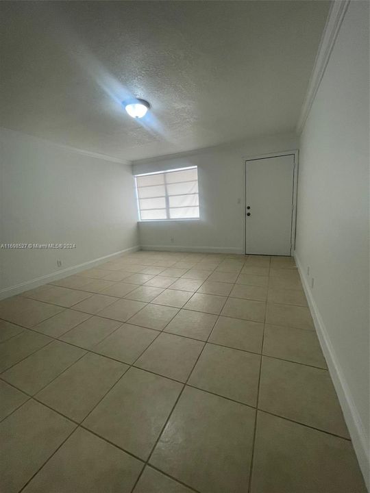 For Sale: $255,000 (2 beds, 1 baths, 775 Square Feet)