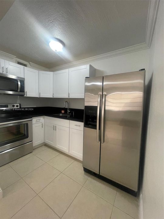 For Sale: $255,000 (2 beds, 1 baths, 775 Square Feet)