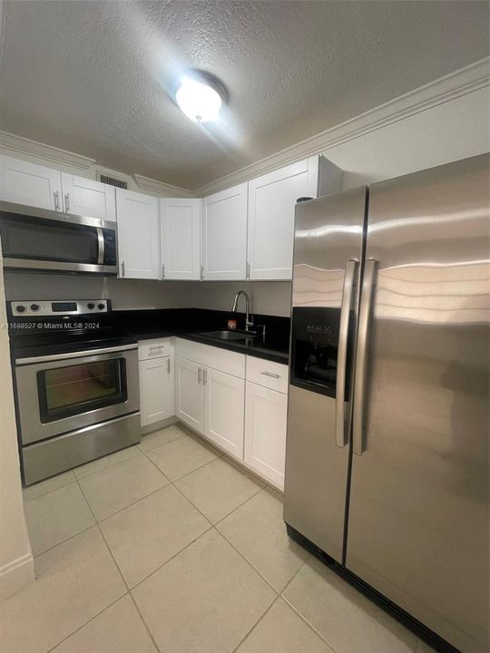 For Sale: $255,000 (2 beds, 1 baths, 775 Square Feet)