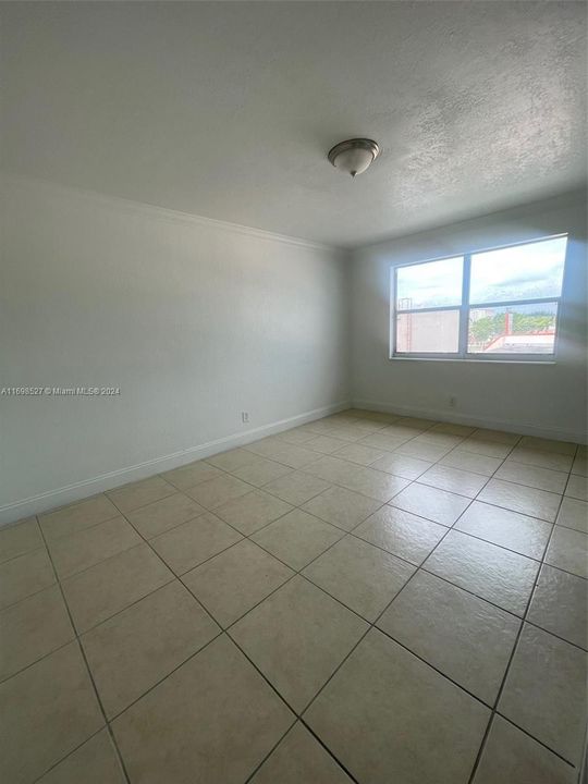 For Sale: $255,000 (2 beds, 1 baths, 775 Square Feet)