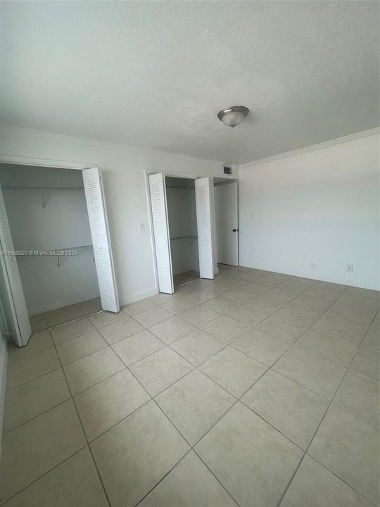 For Sale: $255,000 (2 beds, 1 baths, 775 Square Feet)