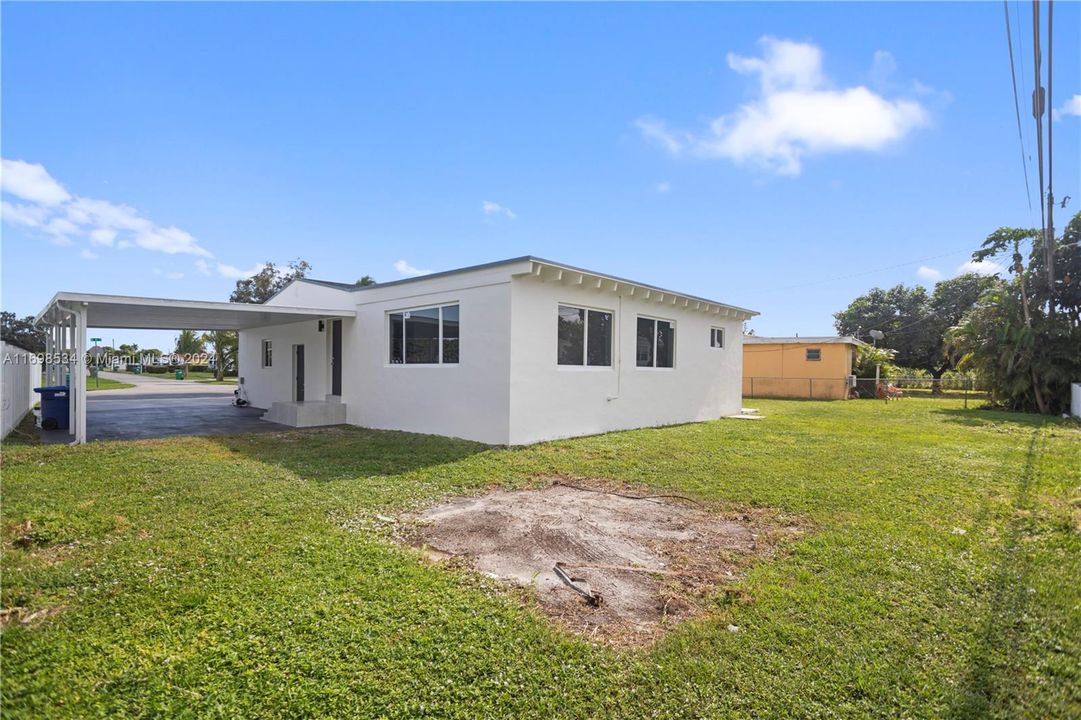 For Sale: $699,000 (4 beds, 2 baths, 1816 Square Feet)