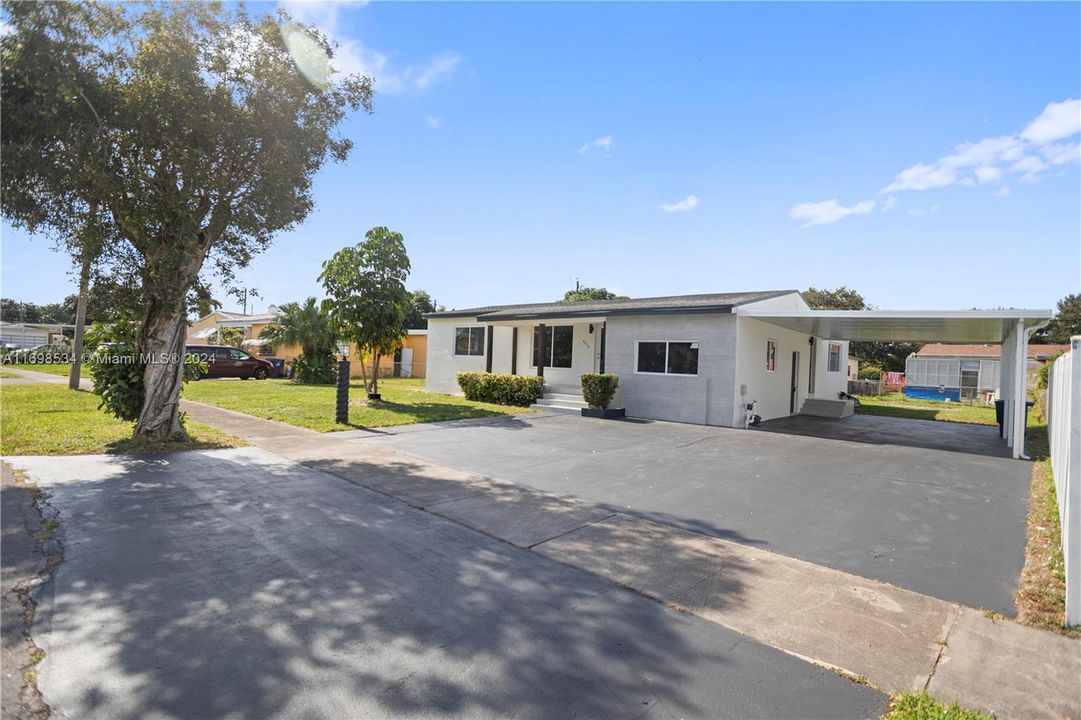 For Sale: $699,000 (4 beds, 2 baths, 1816 Square Feet)