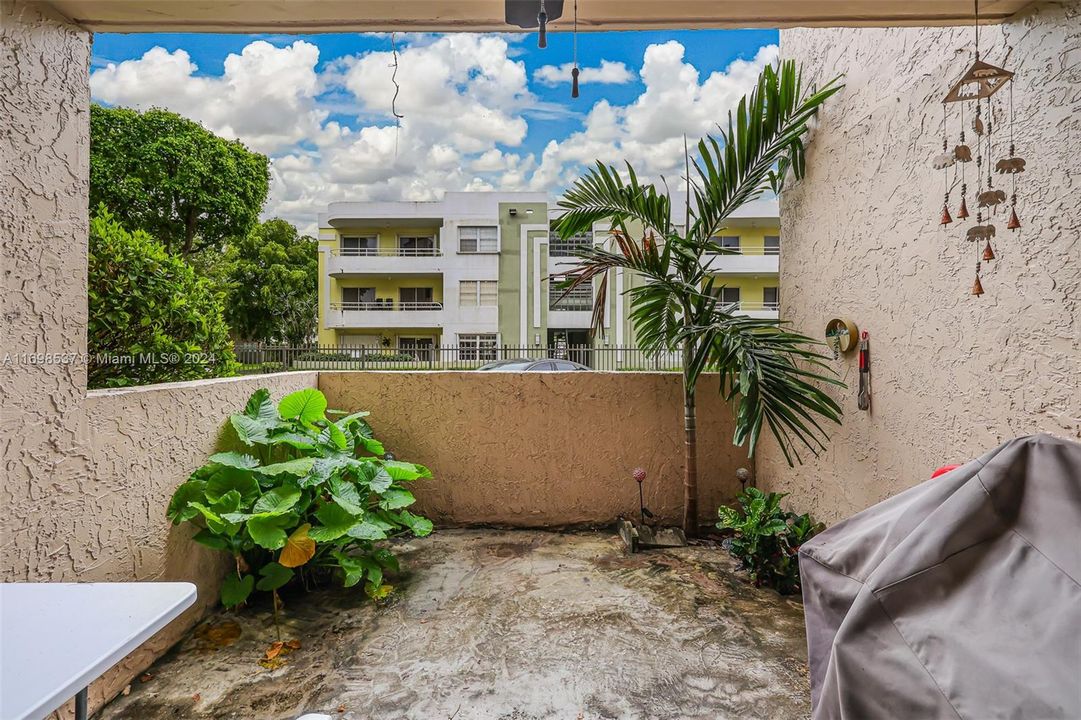 En Venta: $289,000 (2 camas, 2 baños, 911 Pies cuadrados)