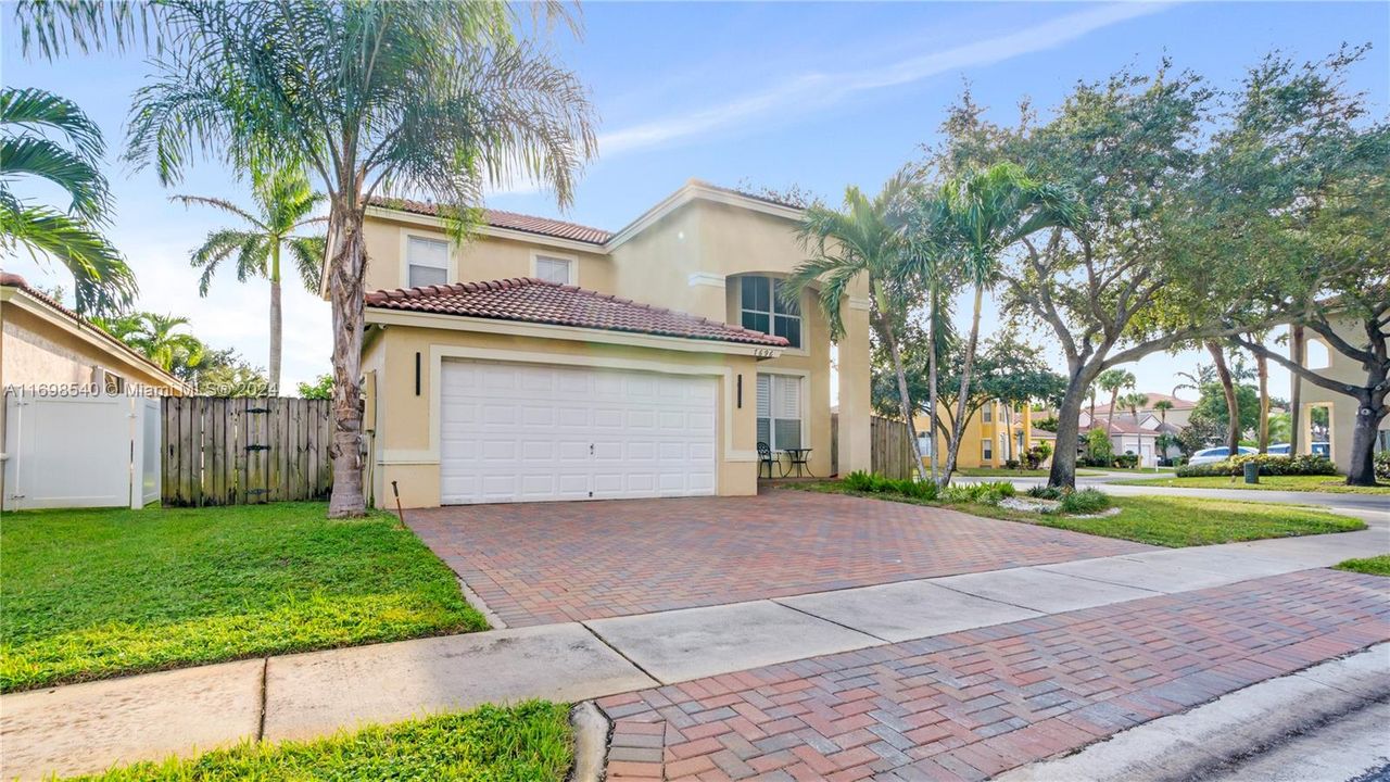 For Sale: $739,900 (4 beds, 3 baths, 2190 Square Feet)